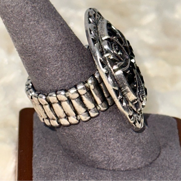 š„SALE 4/$25 Celtic Design Black Stone Fashion Ring with Stretchy Band - Picture 6 of 7